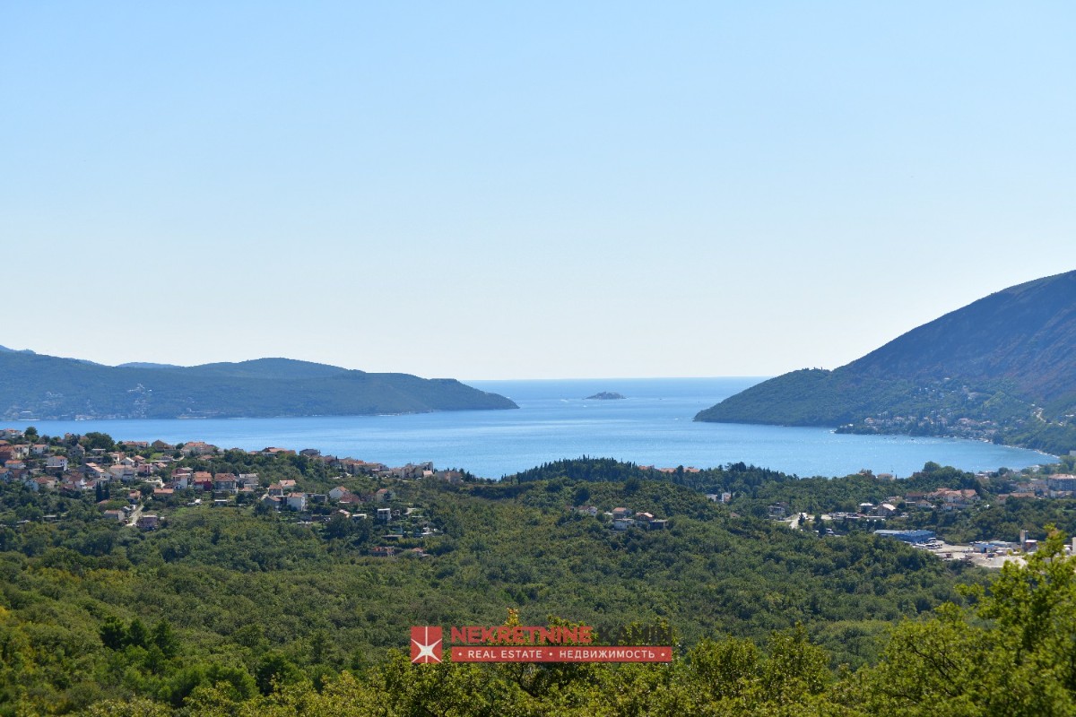 Urbanizovan plac za gradnju više objekata, pogled na more, Herceg Novi